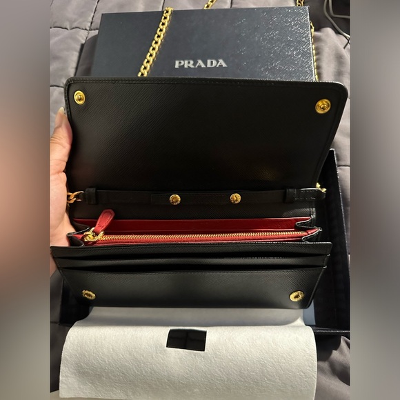 Prada side wallet bag with gold chain - Picture 2 of 4